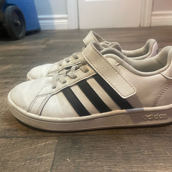 Boys Adidas Sneakers - Picture 4 of 4